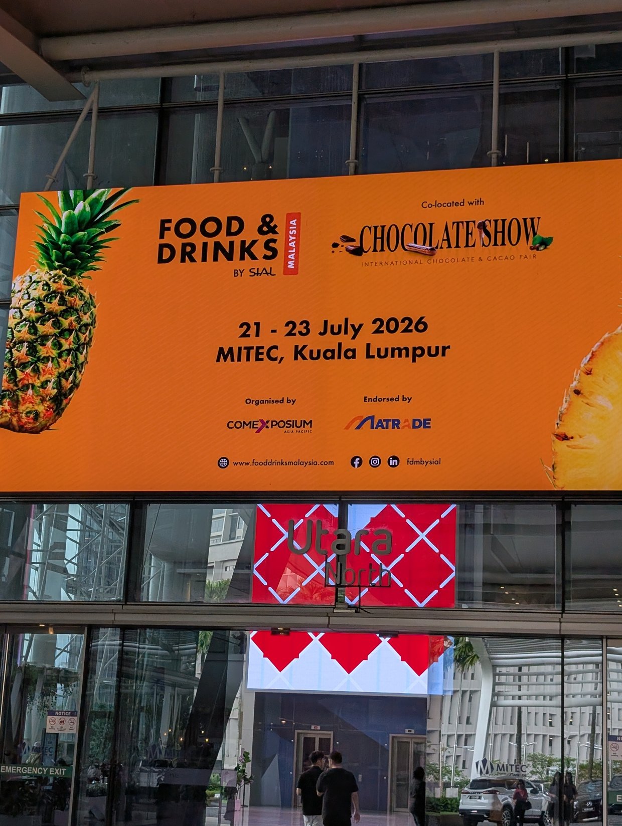 Food & Drinks Malaysia by SIAL の会場入口に掲げられた看板