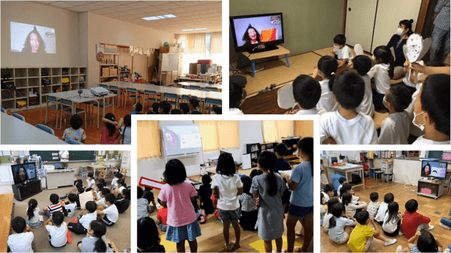 放課後児童クラブの教室で、子ども達が画面に映るロコのオンラインツアーを見ている様子